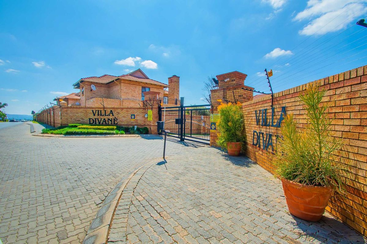 House For Sale in Randpark Ridge - Photo 2