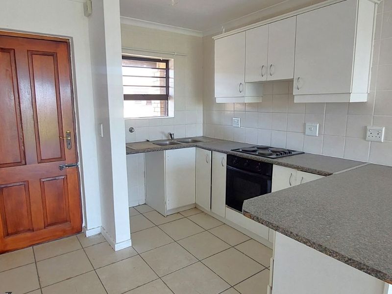 Apartment For Sale in Fairview Golf Estate - Photo 2