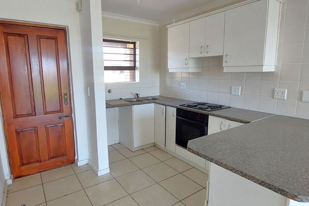 Apartment For Sale in Fairview Golf Estate - Photo 2