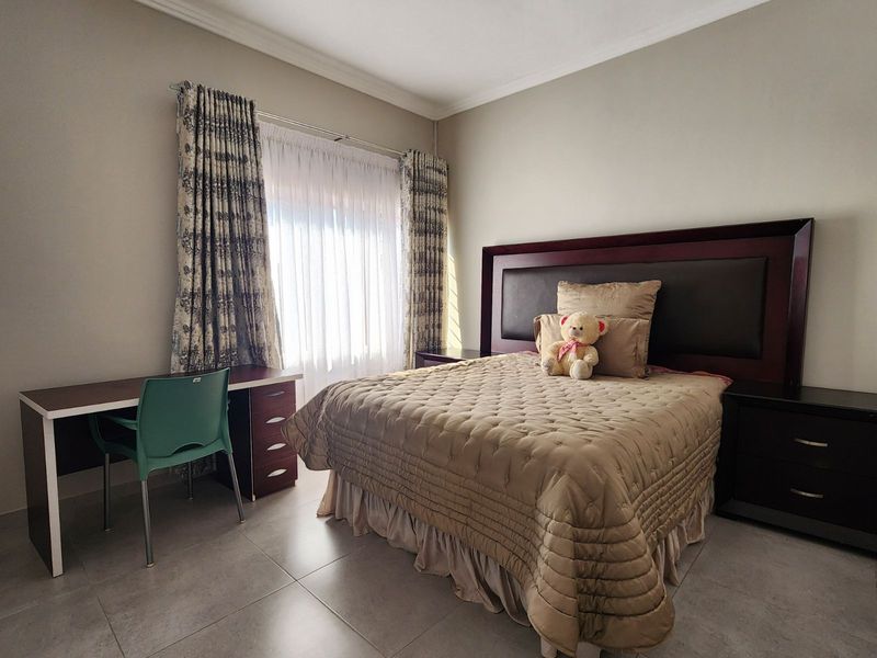 Townhouse For Sale in Bendor Ext 17 - Photo 7