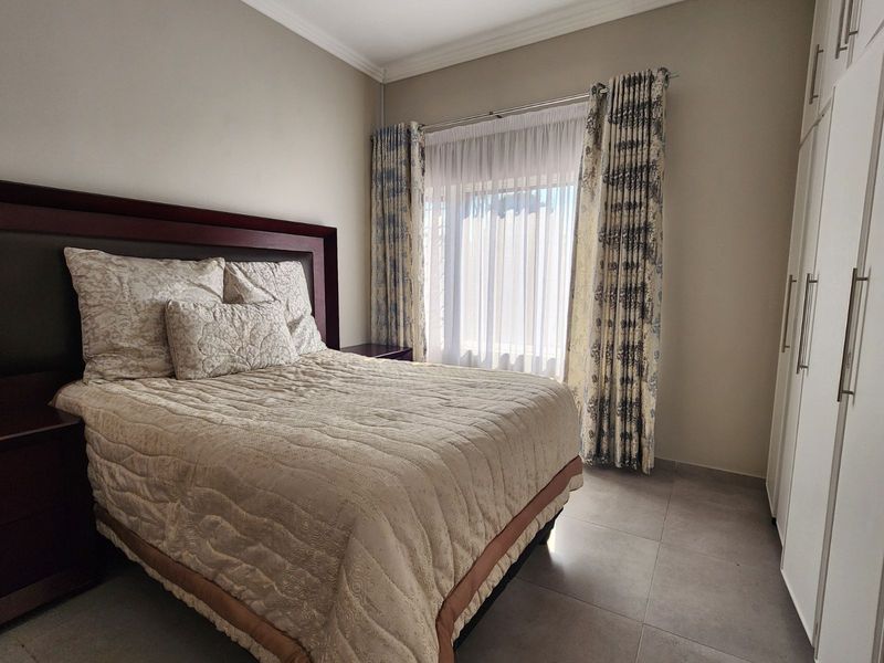 Townhouse For Sale in Bendor Ext 17 - Photo 8