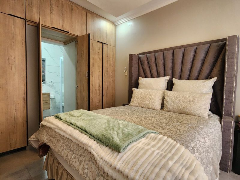 Townhouse For Sale in Bendor Ext 17 - Photo 6