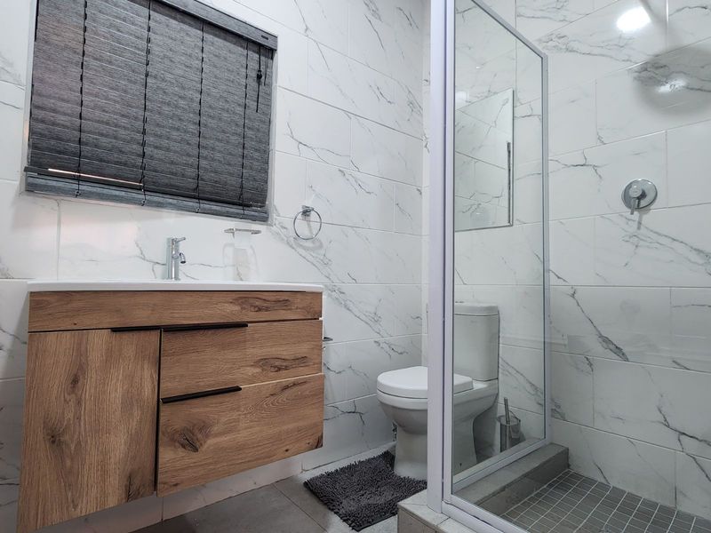 Townhouse For Sale in Bendor Ext 17 - Photo 10