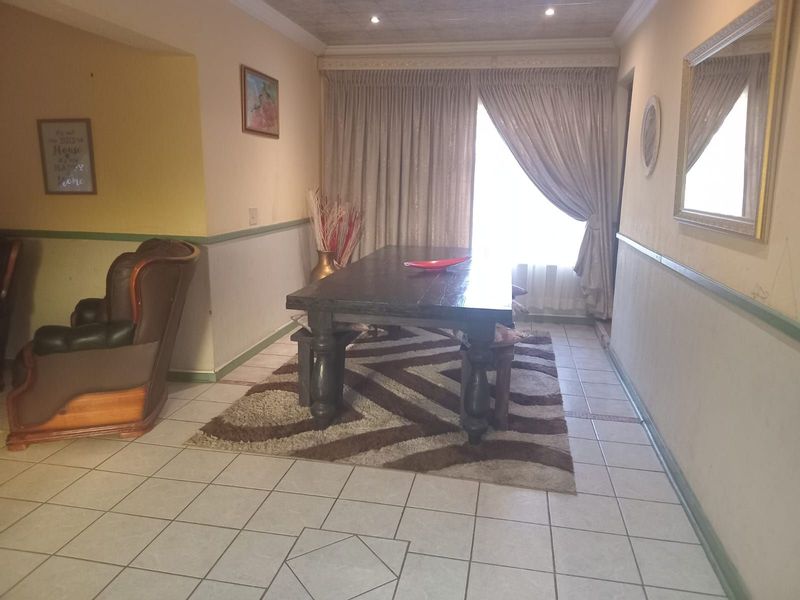 House For Sale in Karenpark - Photo 10