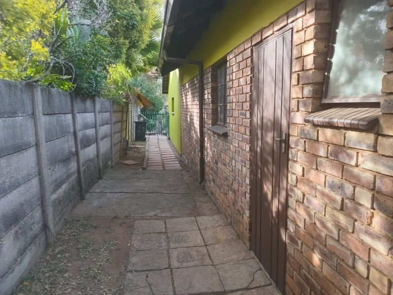 House For Sale in Karenpark - Photo 2