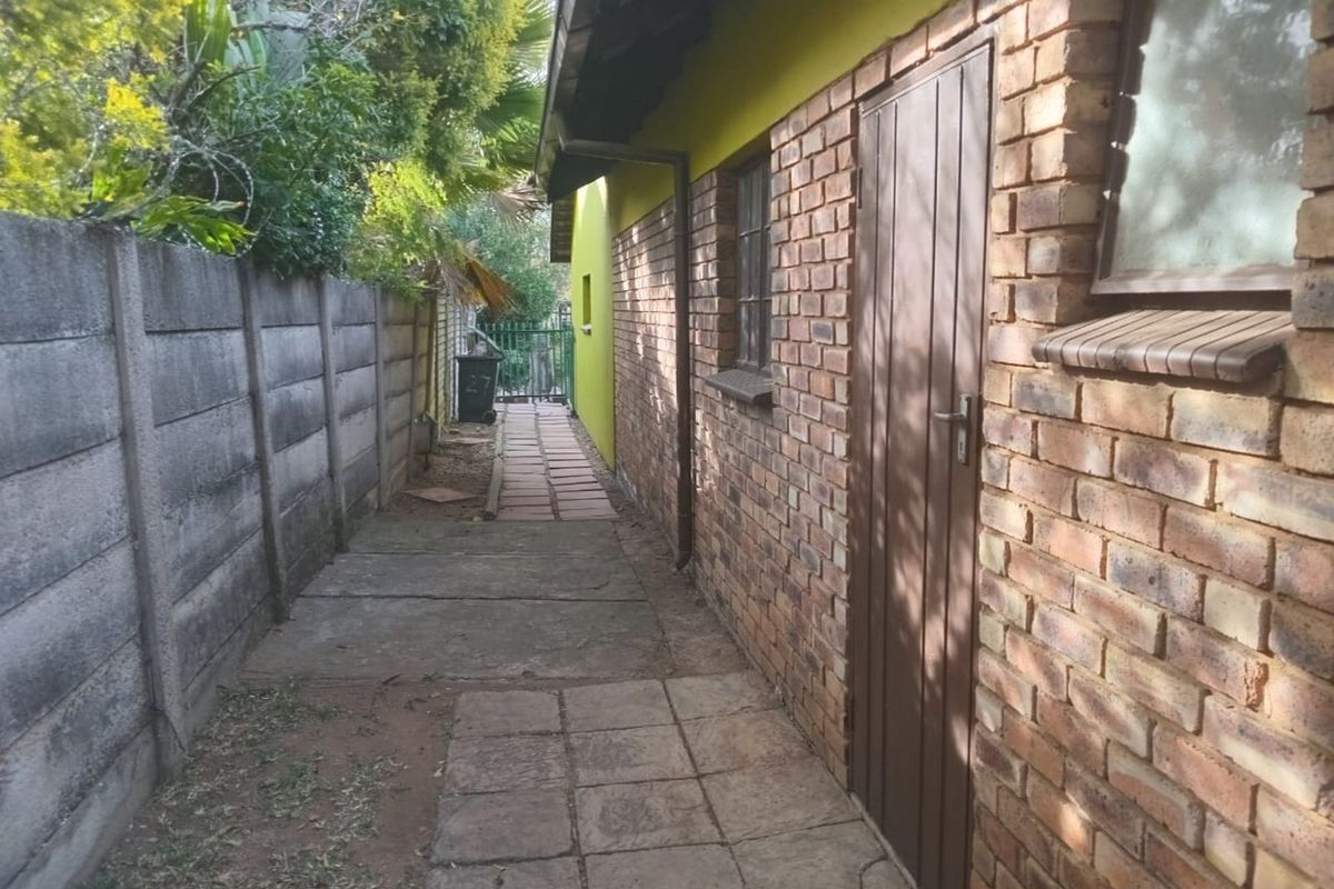 House For Sale in Karenpark - Photo 2