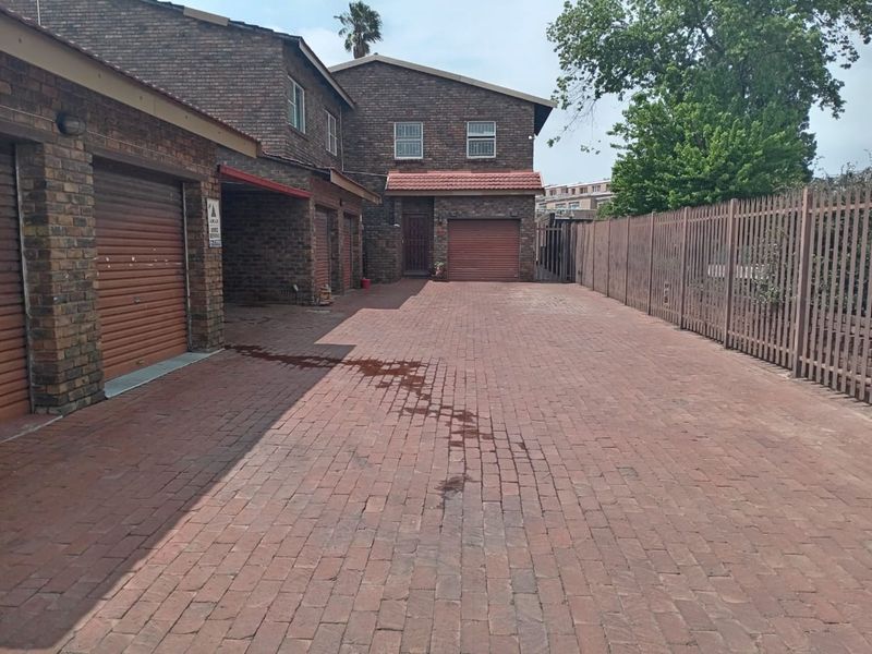 Townhouse For Sale in Florida - Photo 6