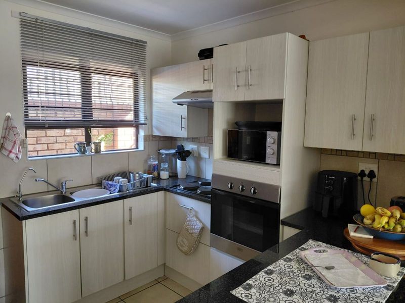 Townhouse For Sale in Homes Haven - Photo 4