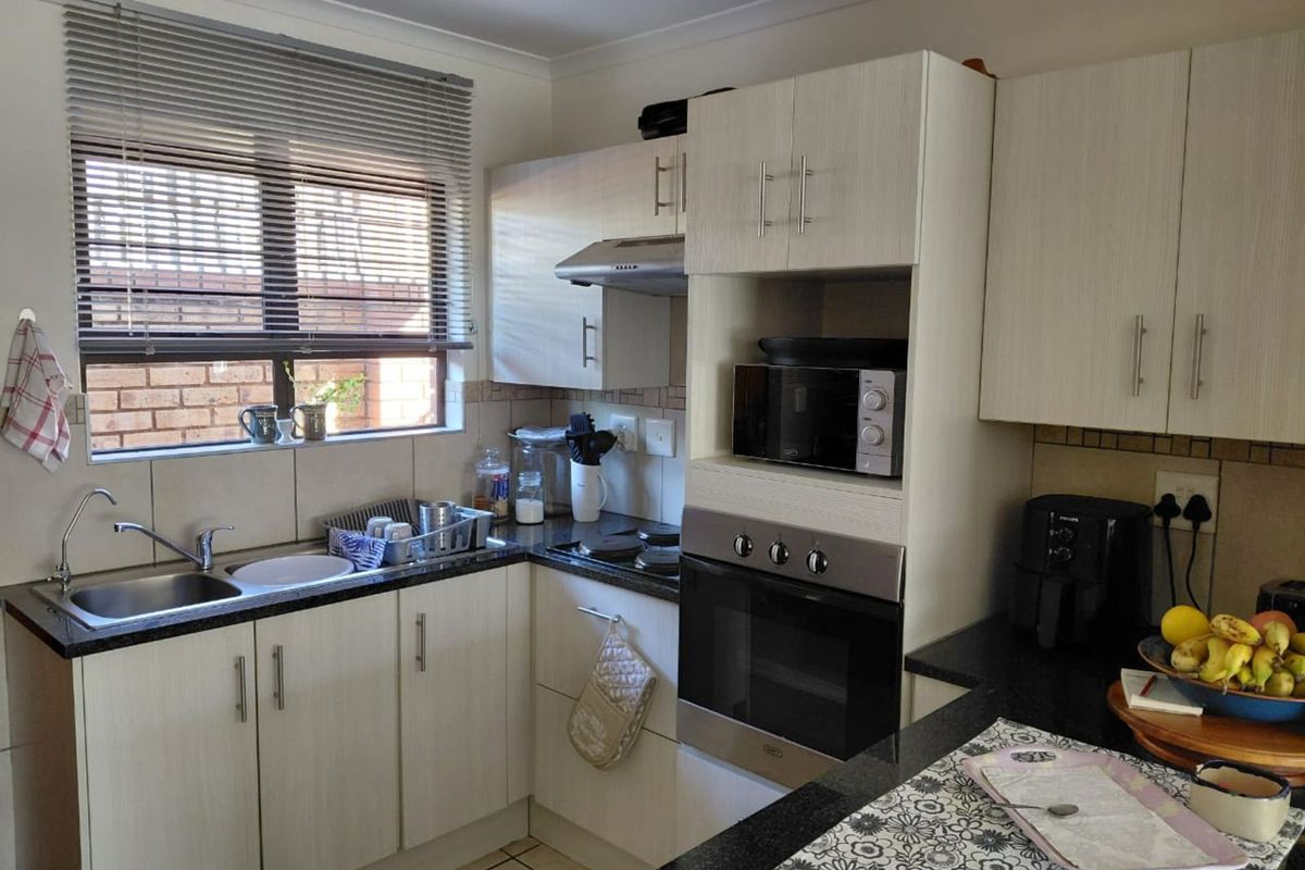 Townhouse For Sale in Homes Haven - Photo 4