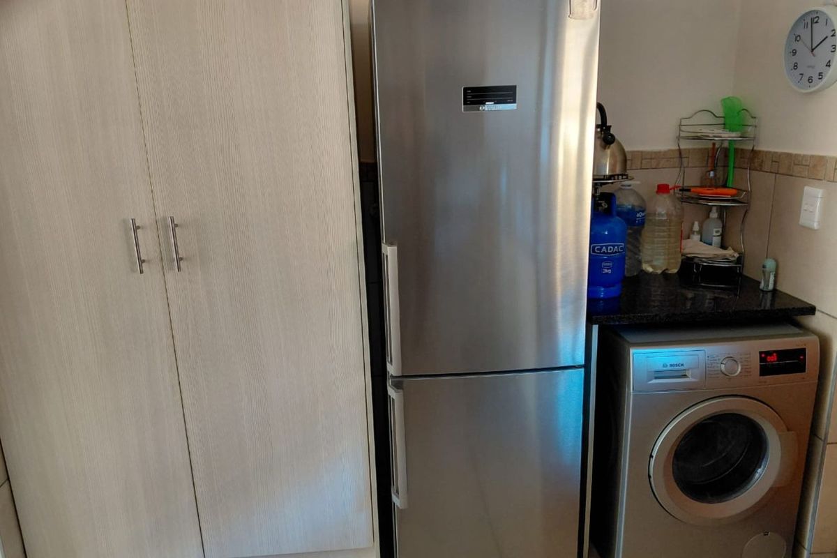 Townhouse For Sale in Homes Haven - Photo 5