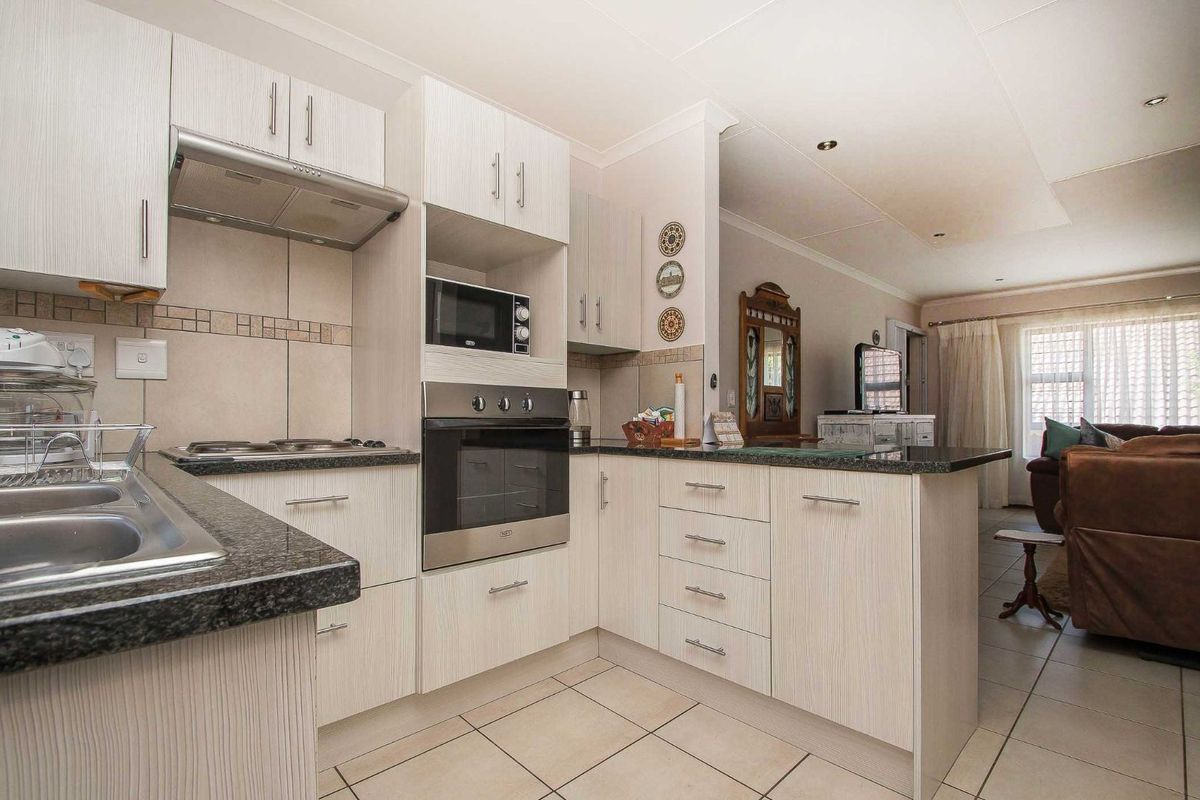 Townhouse For Sale in Homes Haven - Photo 3