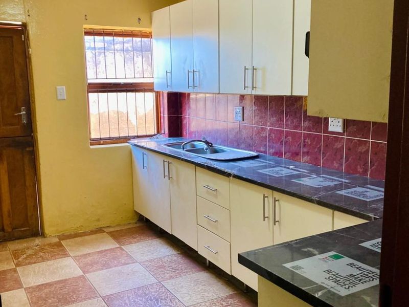 House For Sale in Zwide - Photo 8