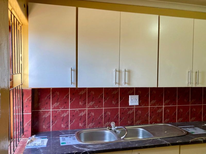 House For Sale in Zwide - Photo 7