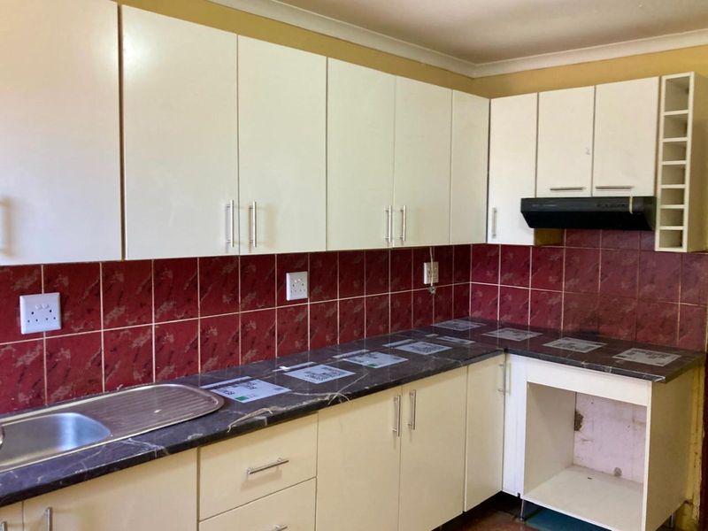 House For Sale in Zwide - Photo 6