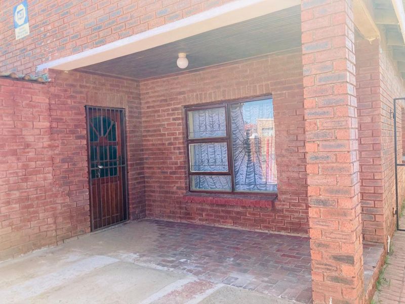 House For Sale in Zwide - Photo 3