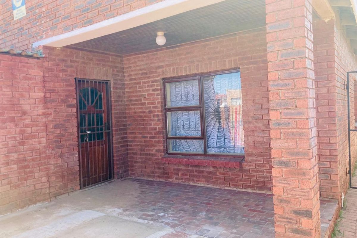 House For Sale in Zwide - Photo 3