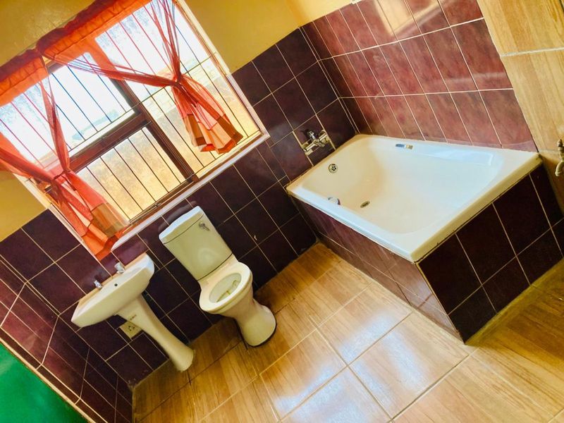 House For Sale in Zwide - Photo 10