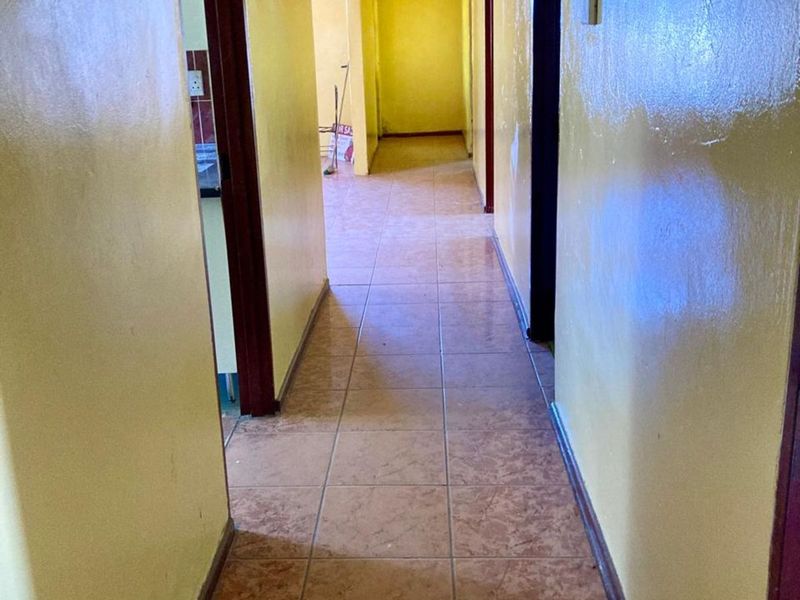 House For Sale in Zwide - Photo 5