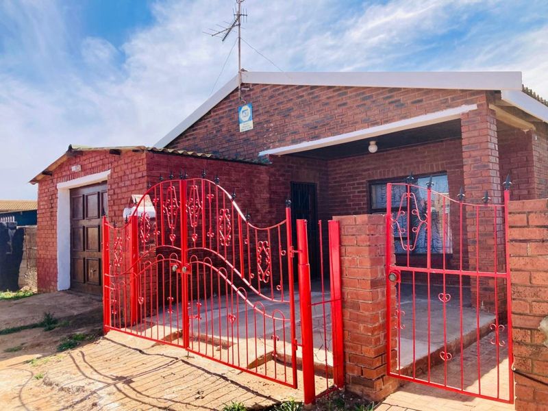 House For Sale in Zwide - Photo 2