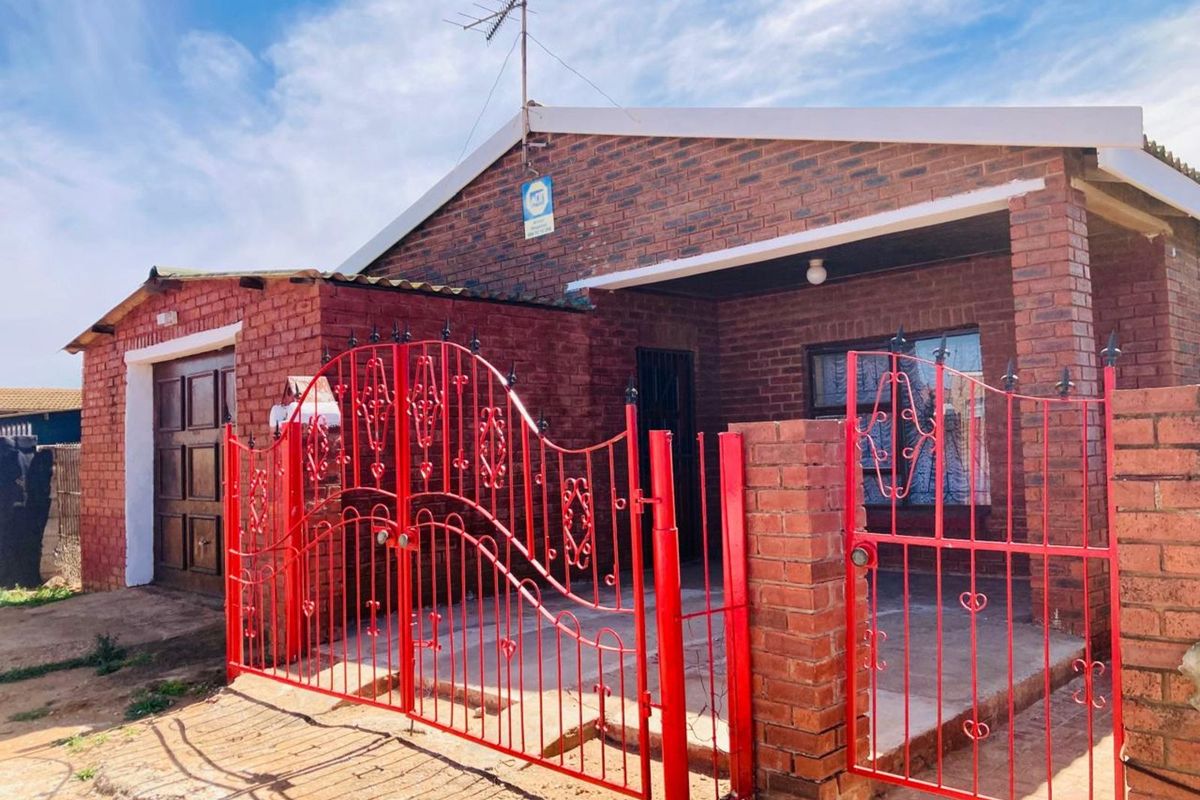 House For Sale in Zwide - Photo 2