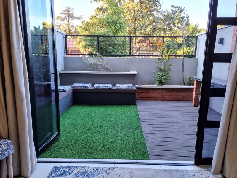 Townhouse For Sale in Hazelwood - Photo 9