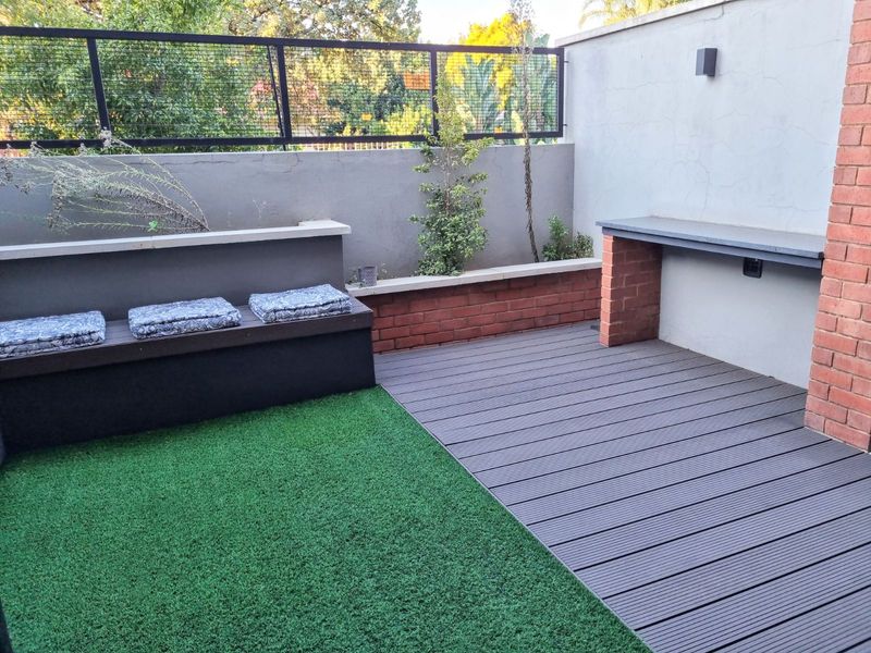 Townhouse For Sale in Hazelwood - Photo 10