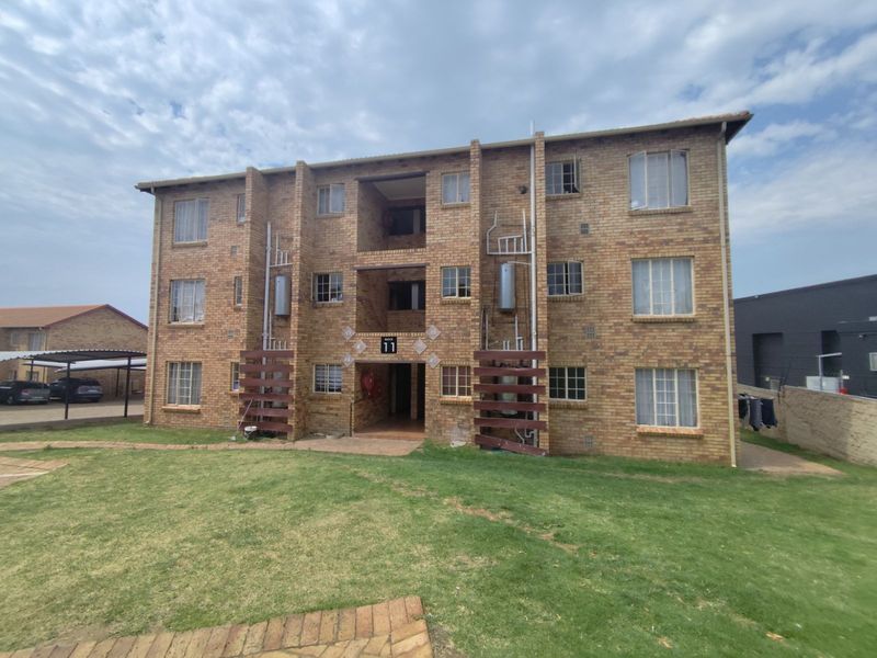 Apartment For Sale in Northgate - Photo 2