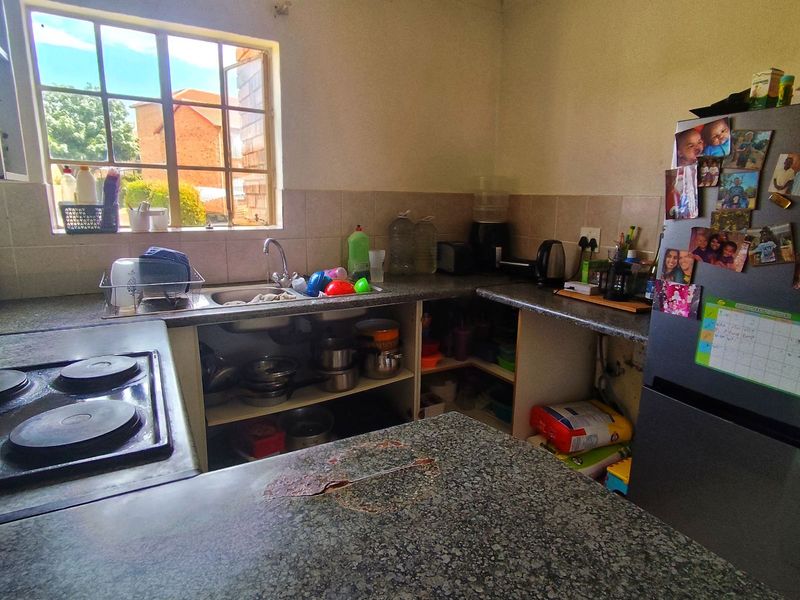 Apartment For Sale in Northgate - Photo 4
