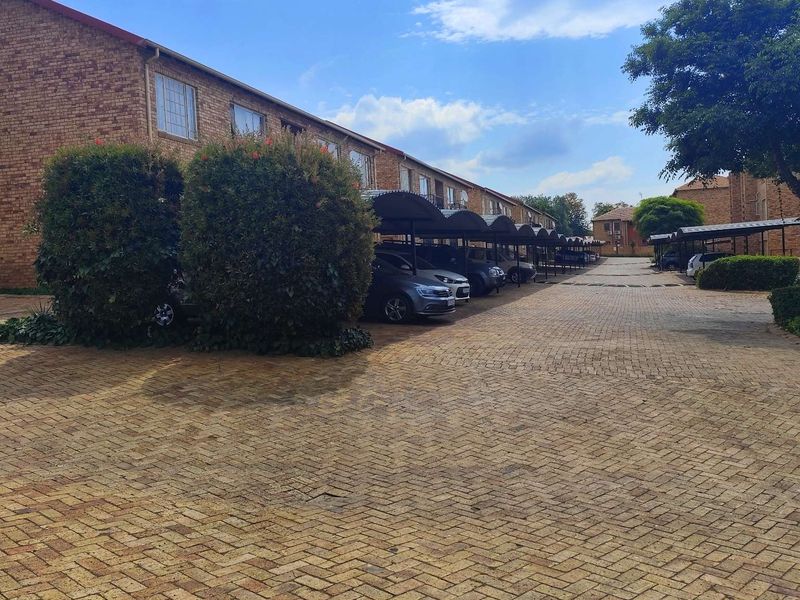 Apartment For Sale in Northgate - Photo 7