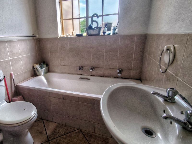 Apartment For Sale in Northgate - Photo 6