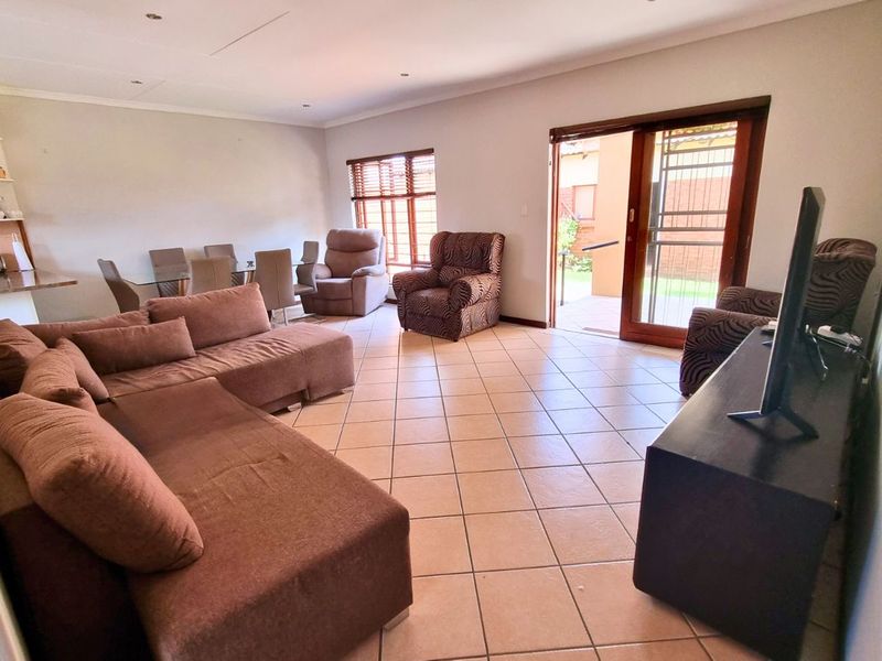 Townhouse For Sale in Sagewood - Photo 9