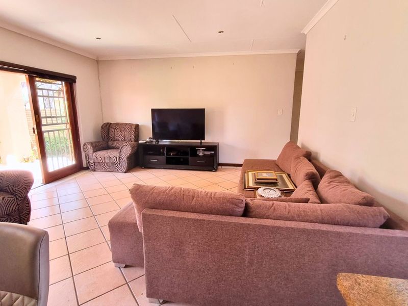 Townhouse For Sale in Sagewood - Photo 8