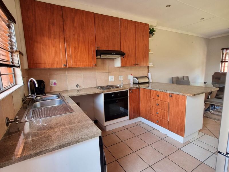 Townhouse For Sale in Sagewood - Photo 2