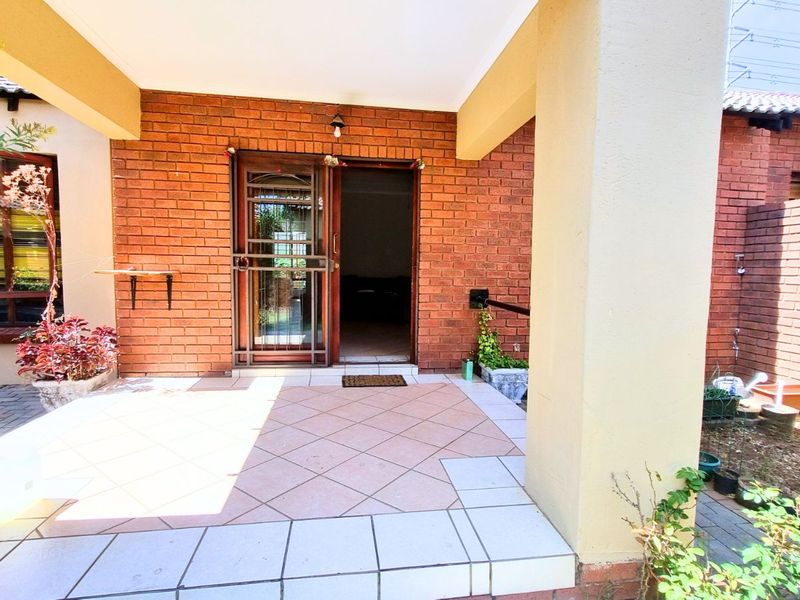 Townhouse For Sale in Sagewood - Photo 5