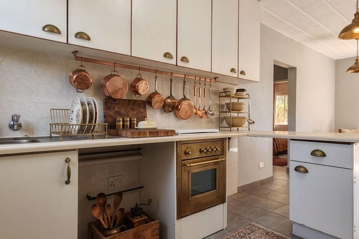 Apartment For Sale in Pomona - Photo 2