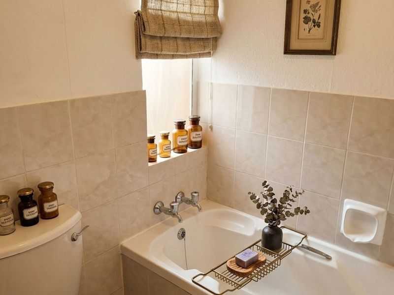 Apartment For Sale in Pomona - Photo 8