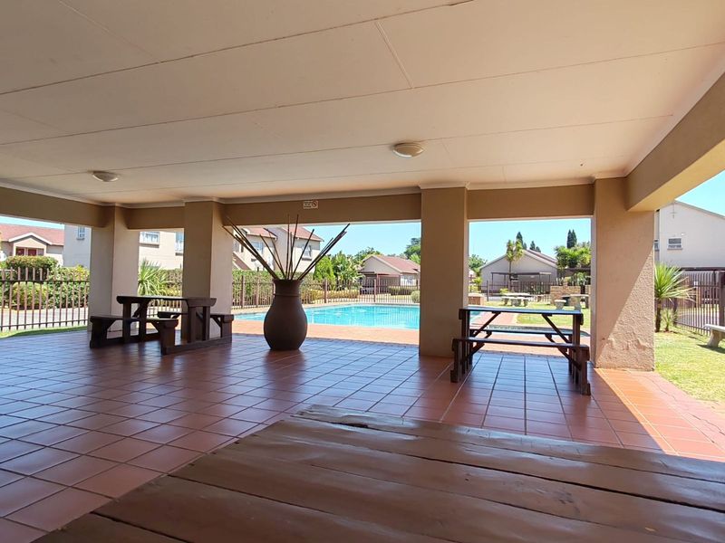 Apartment For Sale in Pomona - Photo 9