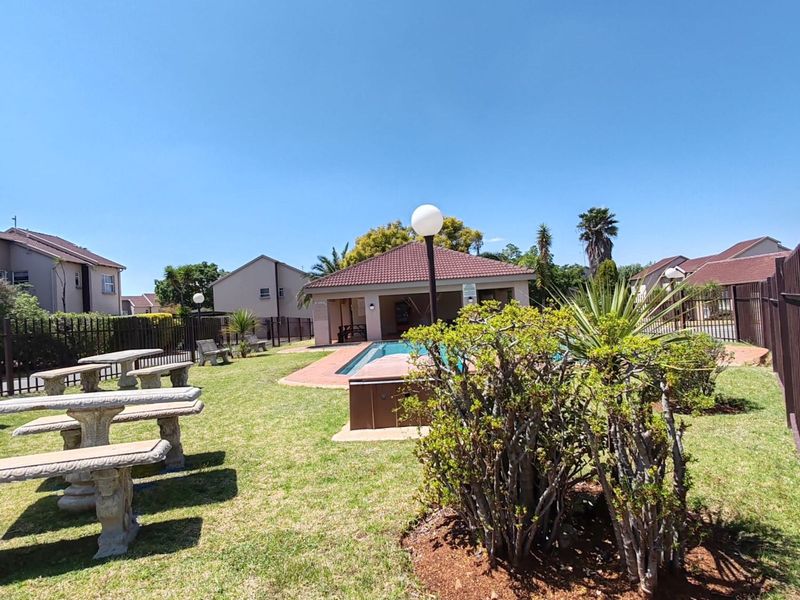 Apartment For Sale in Pomona - Photo 10