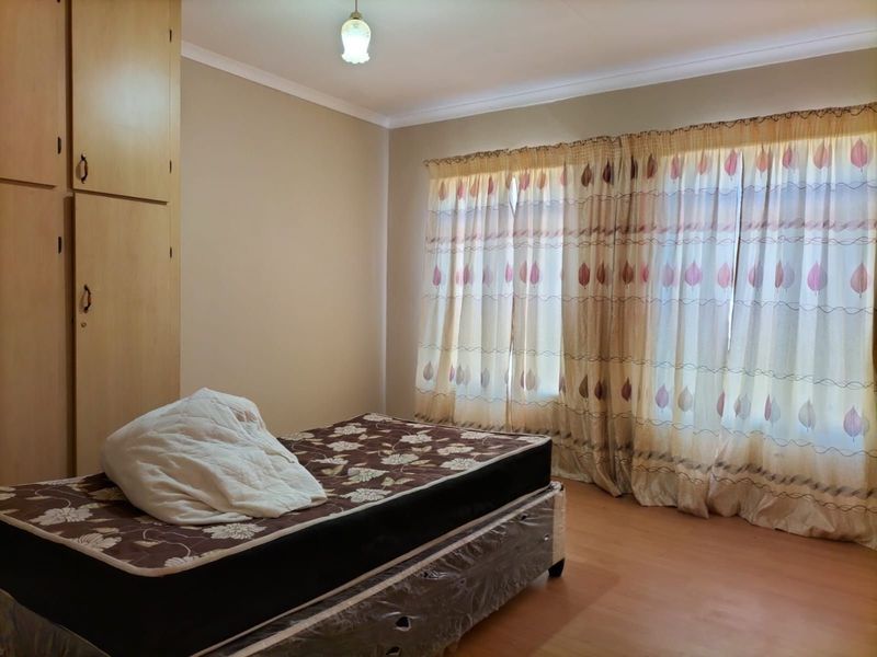 Townhouse For Sale in Orkney Park - Photo 6