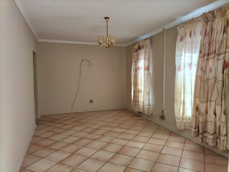 Townhouse For Sale in Orkney Park - Photo 4