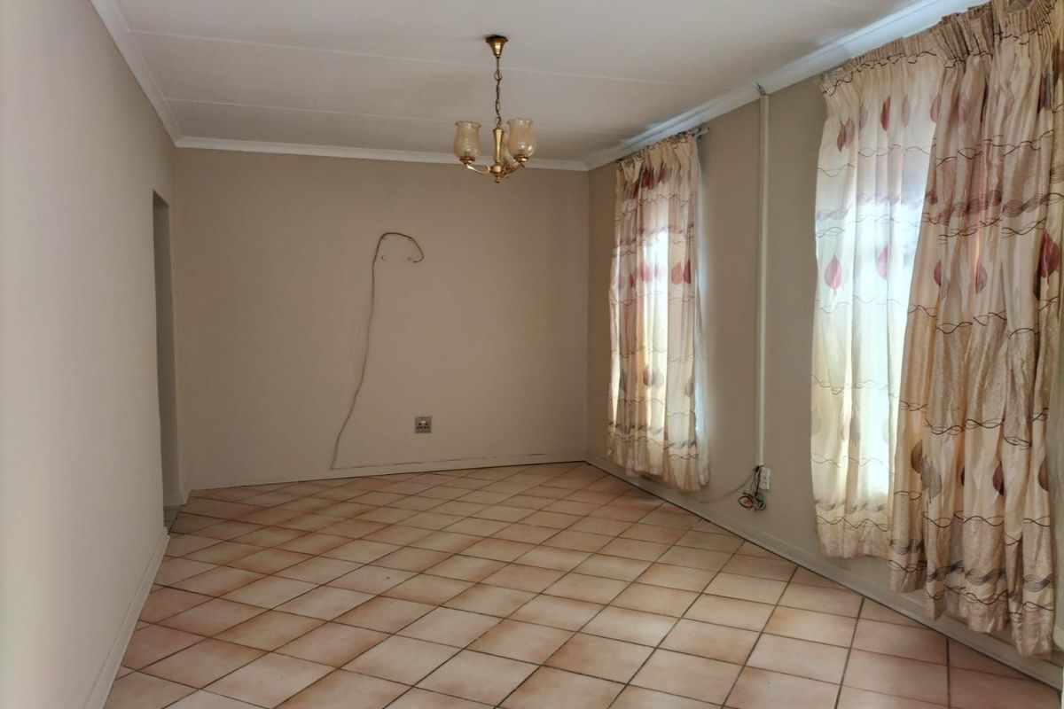 Townhouse For Sale in Orkney Park - Photo 4