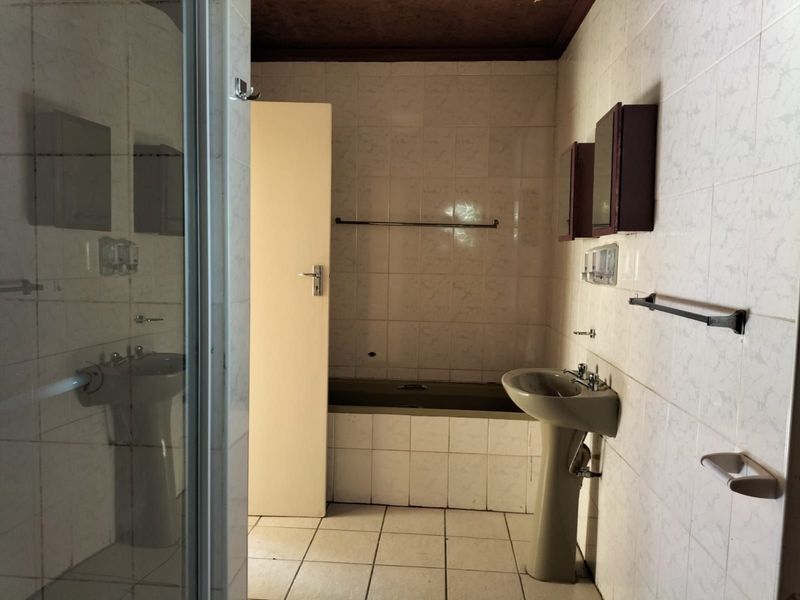 Townhouse For Sale in Orkney Park - Photo 10