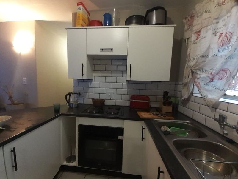 Apartment For Sale in Die Hoewes - Photo 7