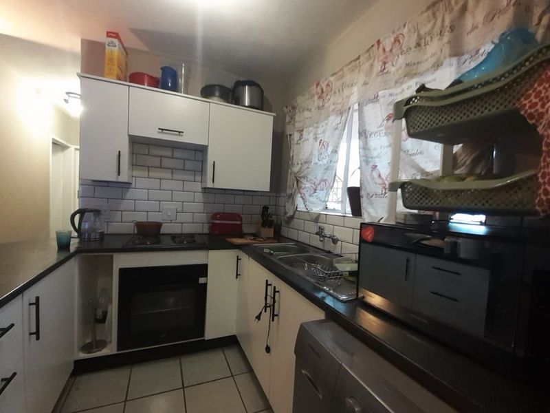 Apartment For Sale in Die Hoewes - Photo 6