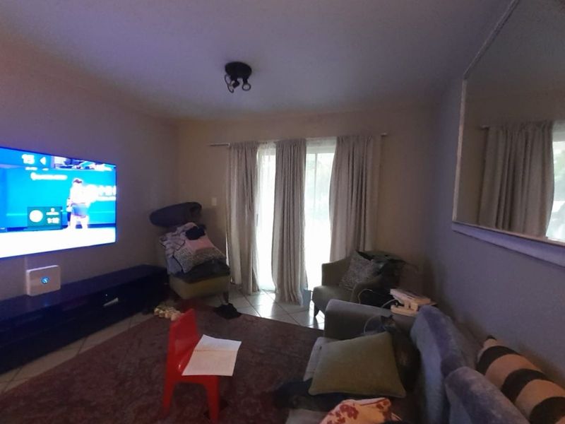 Apartment For Sale in Die Hoewes - Photo 8