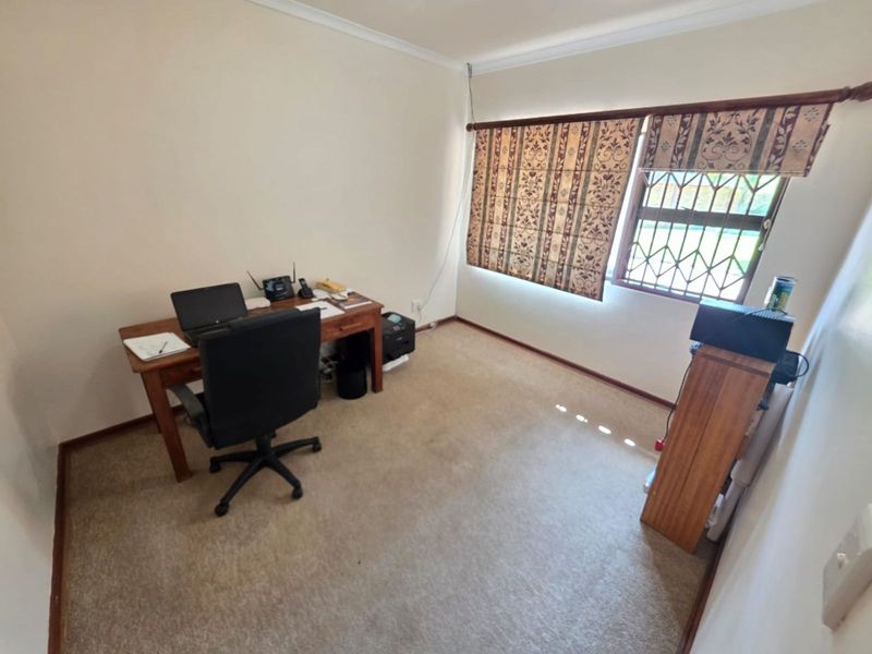 House For Sale in Roylglen Gardens - Photo 4