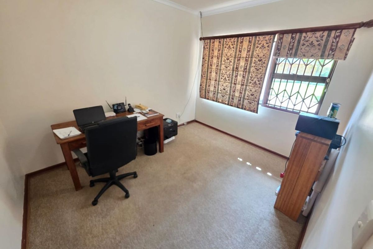 House For Sale in Roylglen Gardens - Photo 4