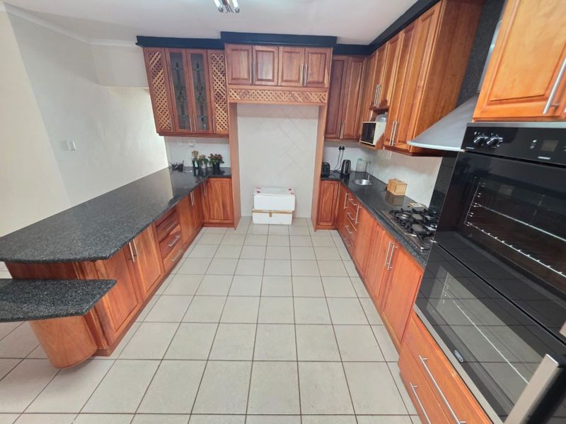 House For Sale in Roylglen Gardens - Photo 9