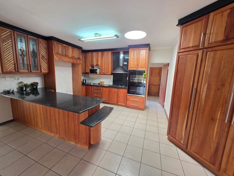 House For Sale in Roylglen Gardens - Photo 7