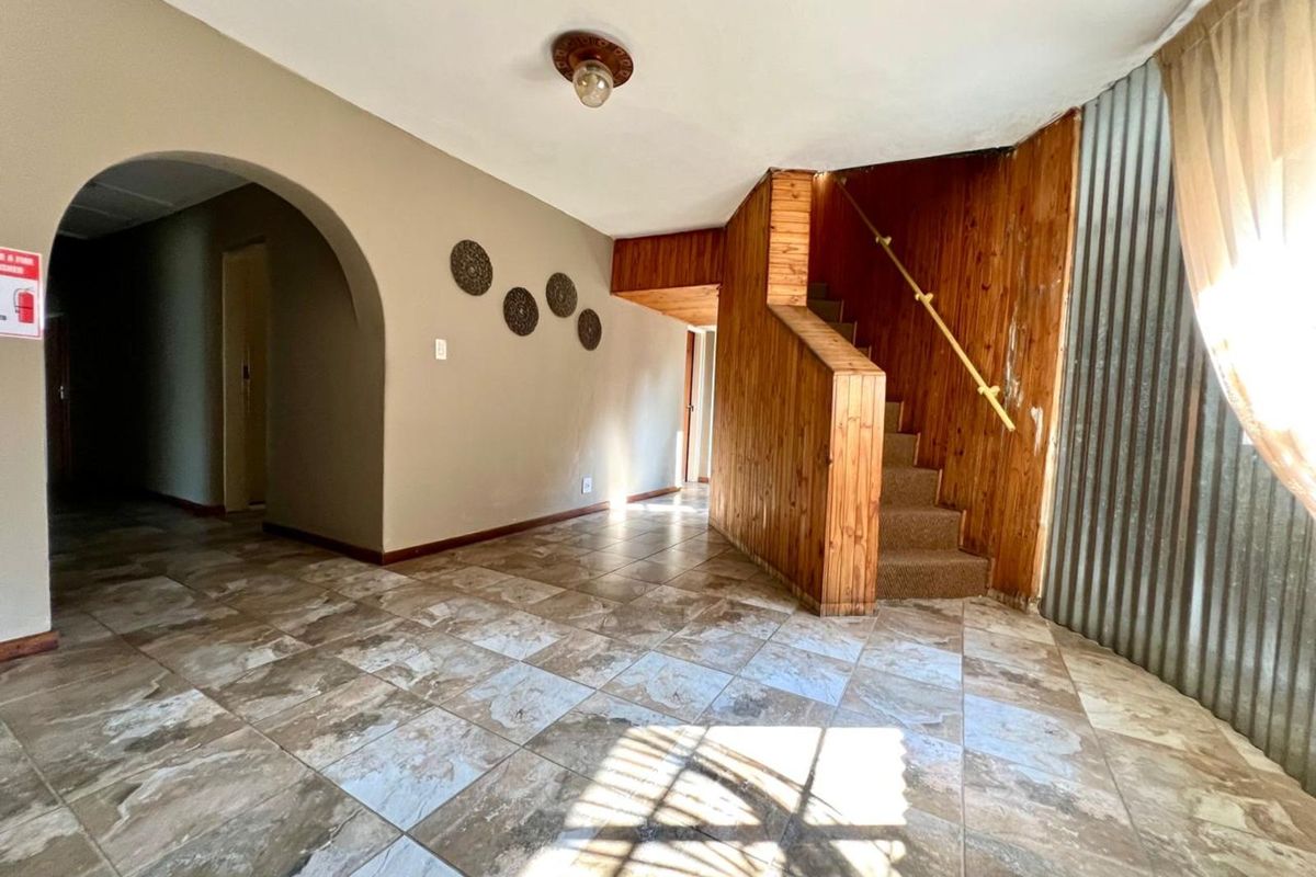 Guest House For Sale in Breyten Central - Photo 4